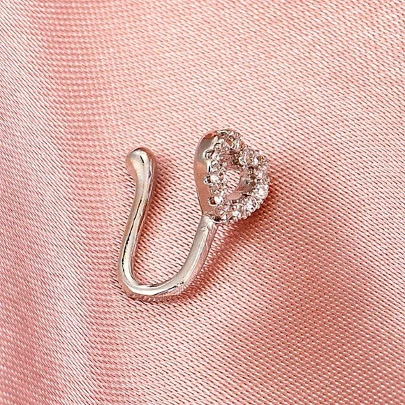 ⚜️𝟯𝟬%𝗢𝗙𝗙 𝗯𝘂𝗻𝗱𝗹𝗲𝘀 𝟯+⚜️ NEW CZ Heart Shaped Fake Nose Ring - Picture 4 of 9